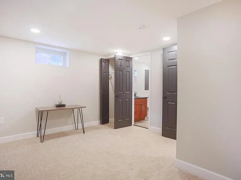 8511 Potomac Ave — Photo 21