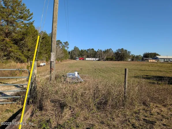 104 PETTIT Road, Crescent City, FL 32112