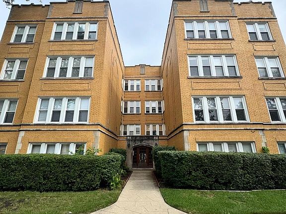 2nd image of 6309 N Albany Ave APT 1A