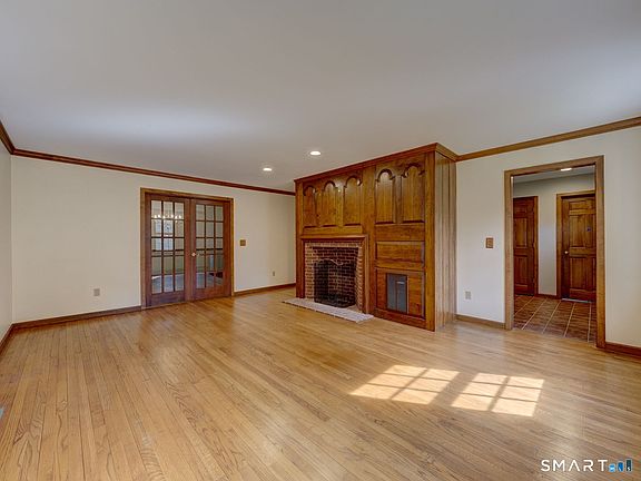 5th image of 69 Fisher Hill Road