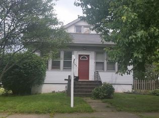 603 Park St, Woodstock, IL 60098