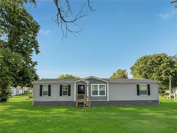 501 E Roseberry St, Hopkins, MO 64461