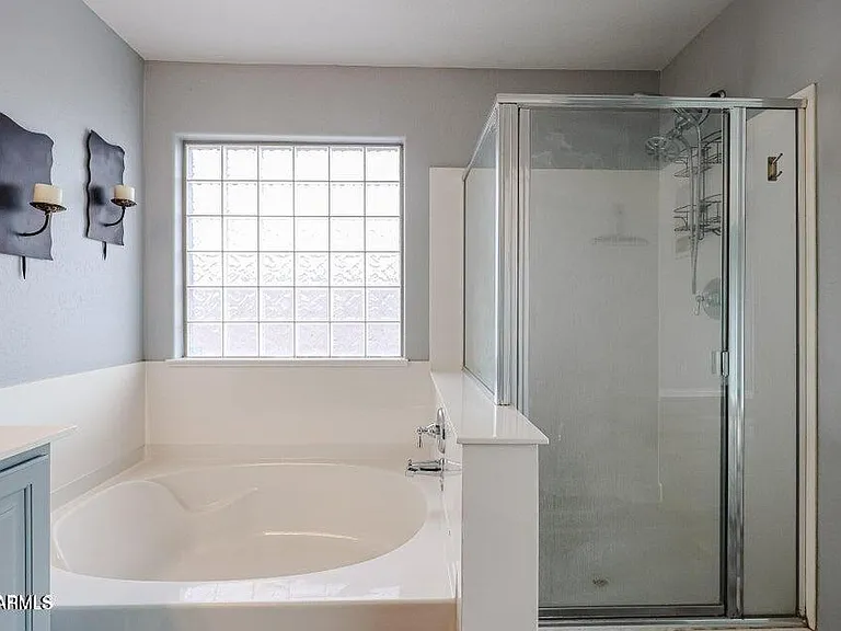 10863 W Washington St — Photo 27
