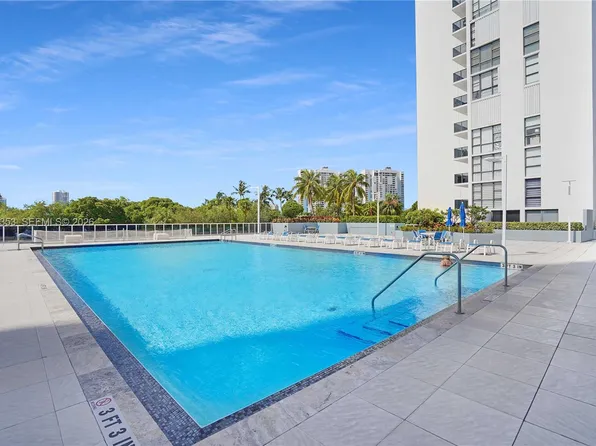 3625 N Country Club Dr APT 603, Aventura, FL 33180