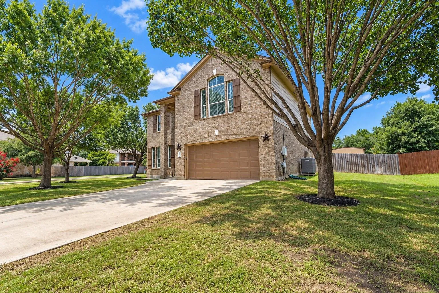 5 bed, 2.5 bath, 2507 sqft, $3,000 — Photo 3