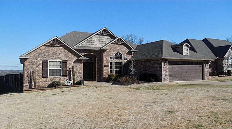 1st image of 2116 Parkway Cir
