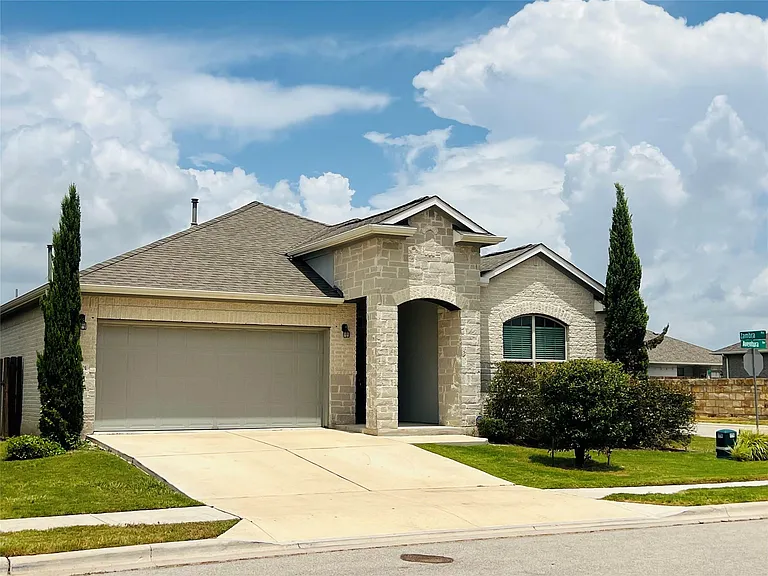 16901 Aventura Ave — Photo 1