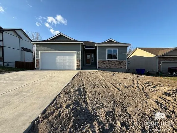 2406 Sawmill Rd, Junction City, KS 66441