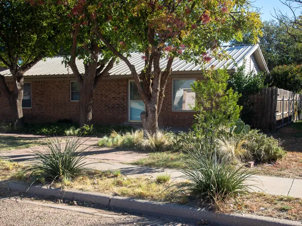 820 Hickory St, Idalou, TX 79329