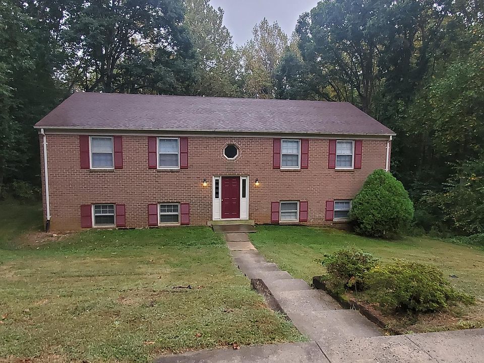 2nd image of 154 Lee Pl APT C