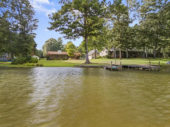 223 Cove Rd, Greenwood, SC 29646