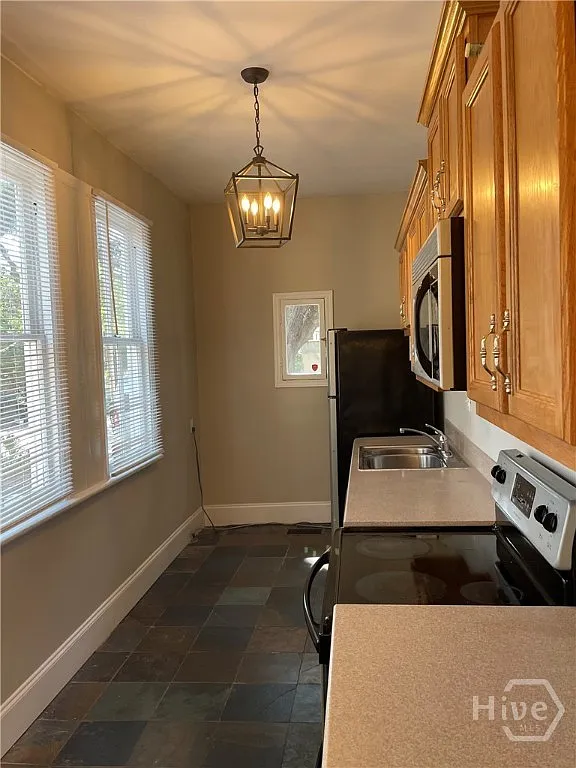 2 bed, 1.5 bath, 1128 sqft, $2,200 — Photo 2