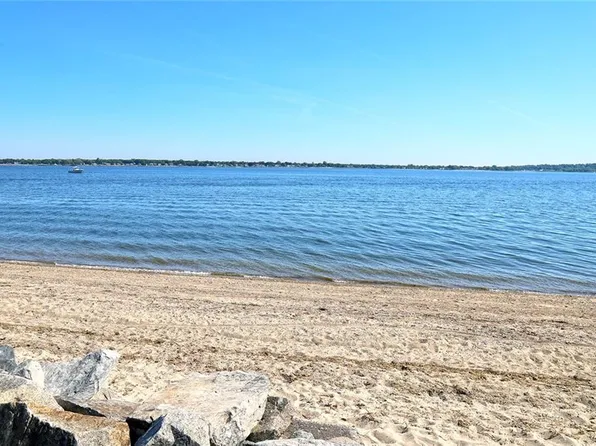 23 Lawndale Dr, Warwick, RI 02818