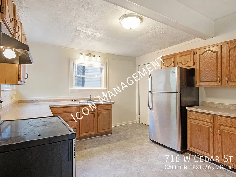 716 W Cedar St — Photo 10