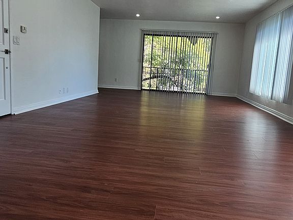 5th image of 1105 S Barrington Ave