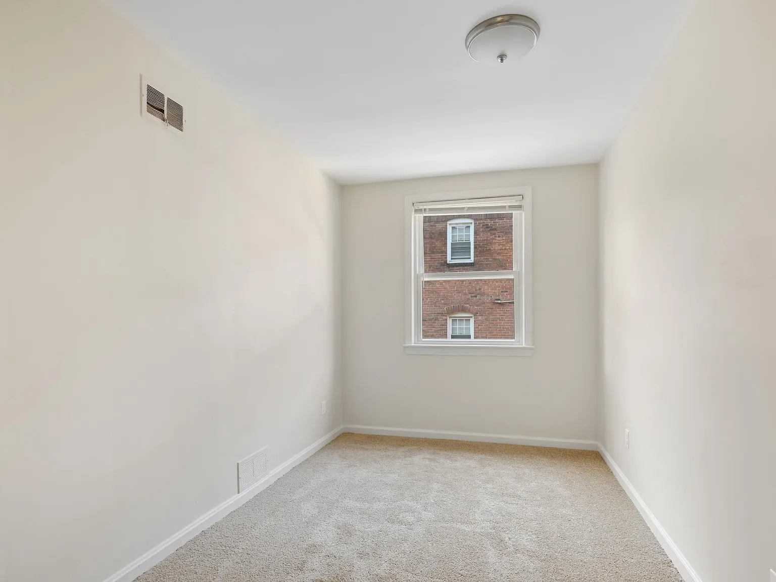 3 bed, 800 sqft, $1,595 — Photo 2