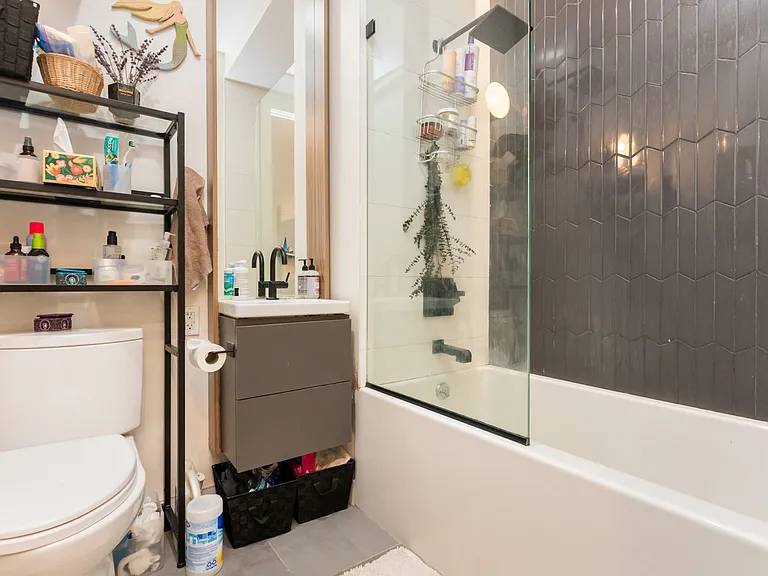 196 Freeman St #1C — Photo 12