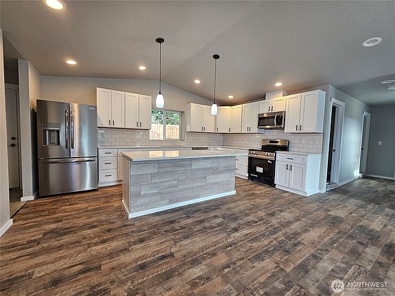 4th image of 17 Pebble Creek Court