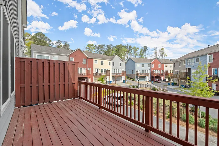 427 Suwanee Park Ter — Photo 25