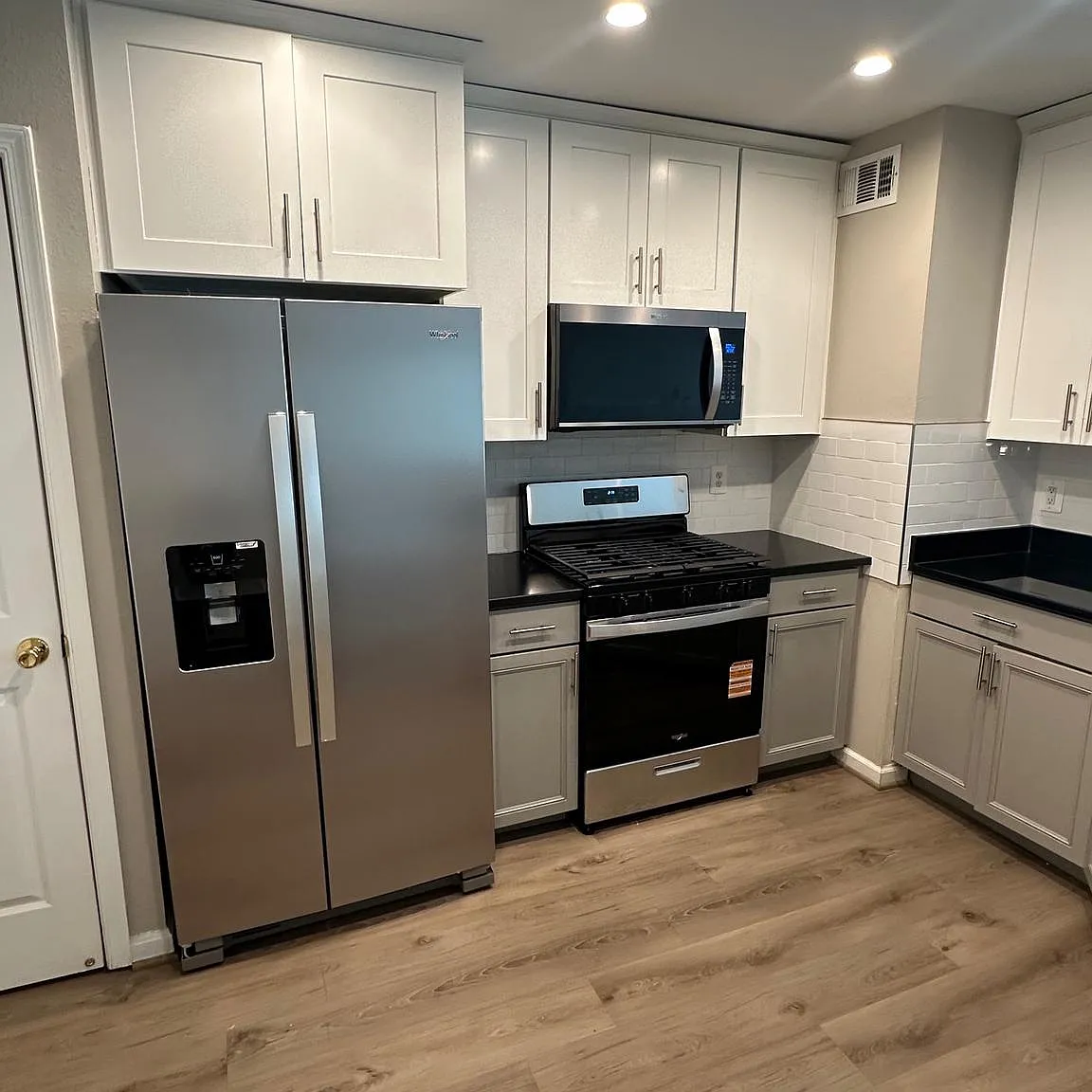 2 bed, 1242 sqft, $2,700 — Photo 2
