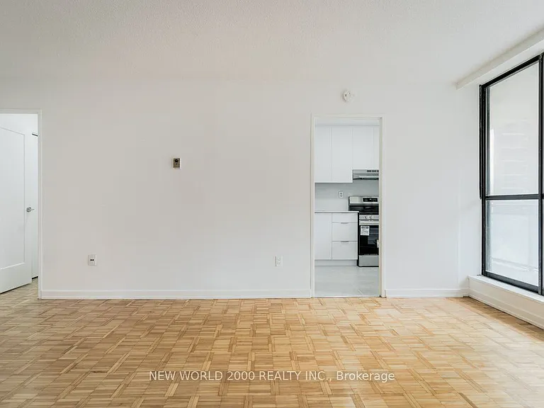 101 Roehampton Ave #1901 — Photo 4