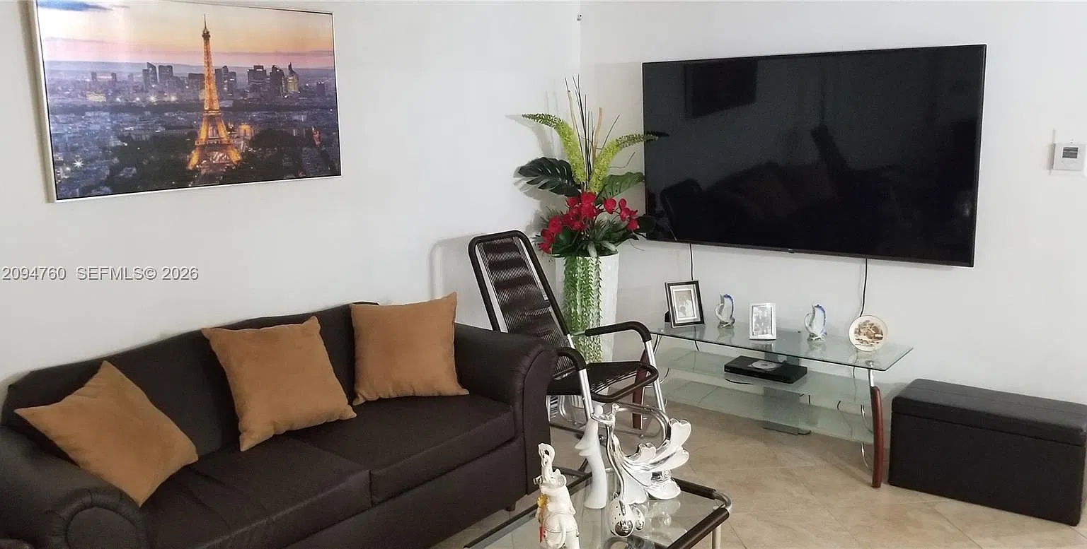 Beverly Hills Condo Numbe — Photo 2