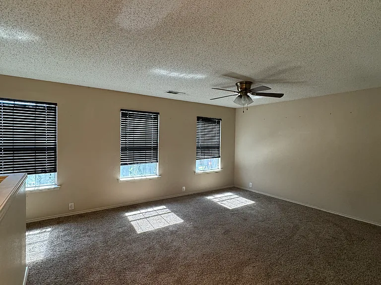 2421 Hampton Dr — Photo 14