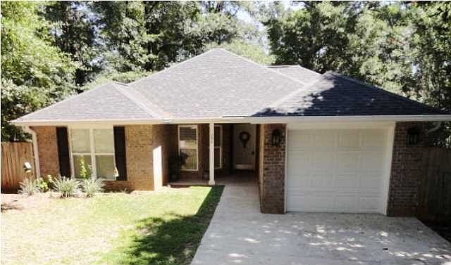 1st image of 206 Greenbriar Cir N