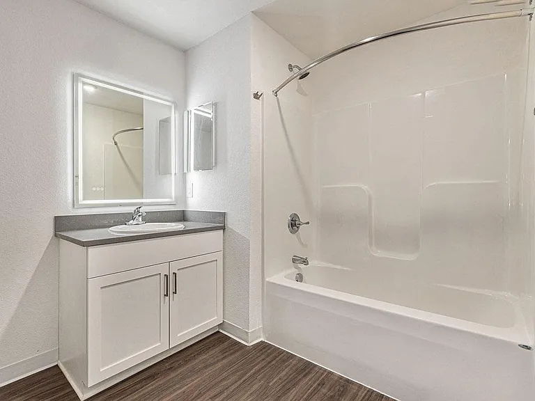 Signature Pointe Apartment Homes — Photo 100