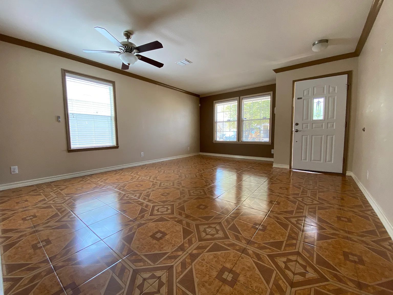 5 bed, 3.5 bath, 3030 sqft, $2,250 — Photo 3