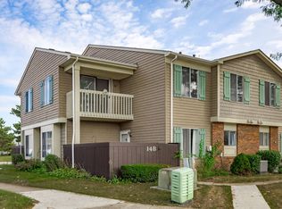 14 Fernwood Dr #B, Bolingbrook, IL 60440