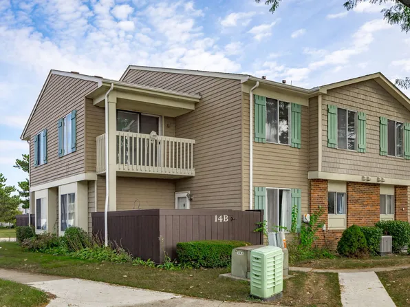 14 Fernwood Dr #B, Bolingbrook, IL 60440