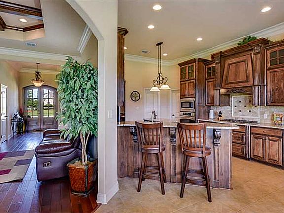 4th image of 115 Autumn Creek Dr