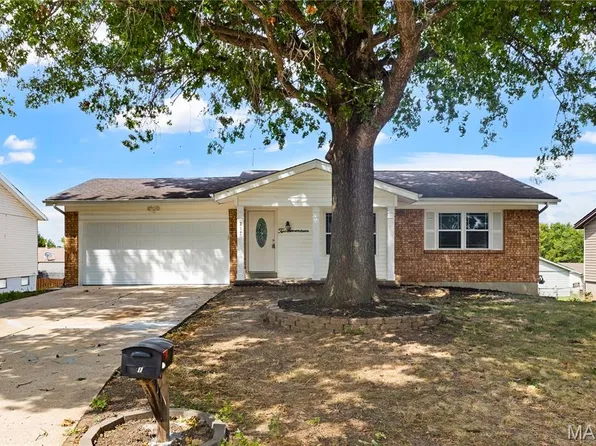217 Roaring River Dr, O'Fallon, MO 63366
