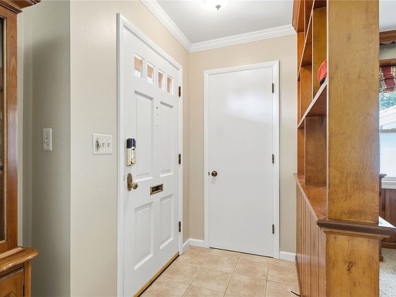 5th image of 4048 Upham Rd