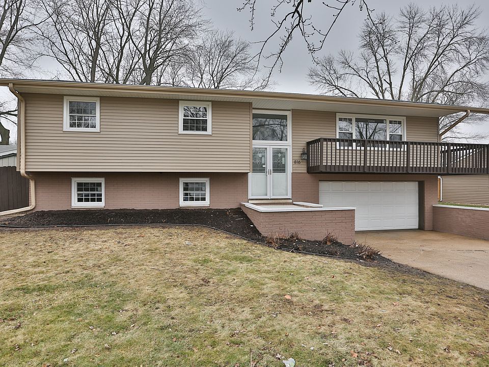 1st image of 816 W 66th Pl