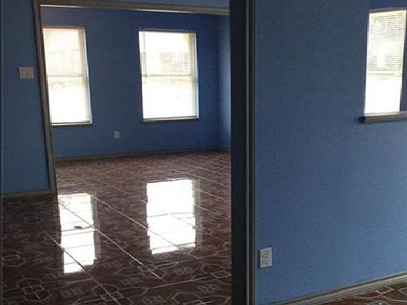 4th image of 2631 Oakcliff St