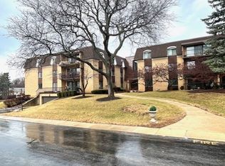 1105 N Mill St APT 224, Naperville, IL 60563