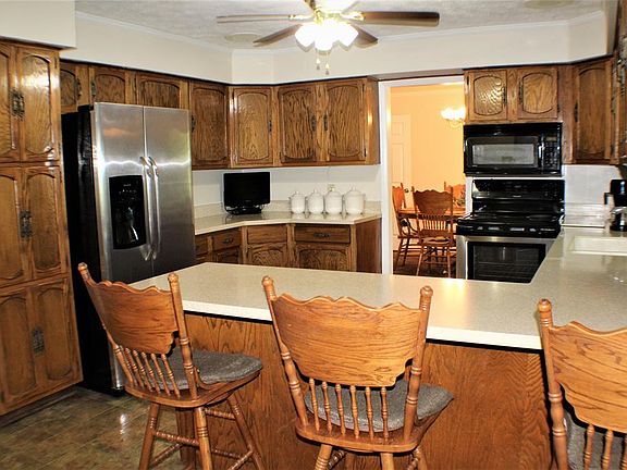 3rd image of 2817 Oak Park Dr