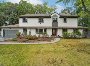 11 Nemic Ln, Whippany, NJ 07981