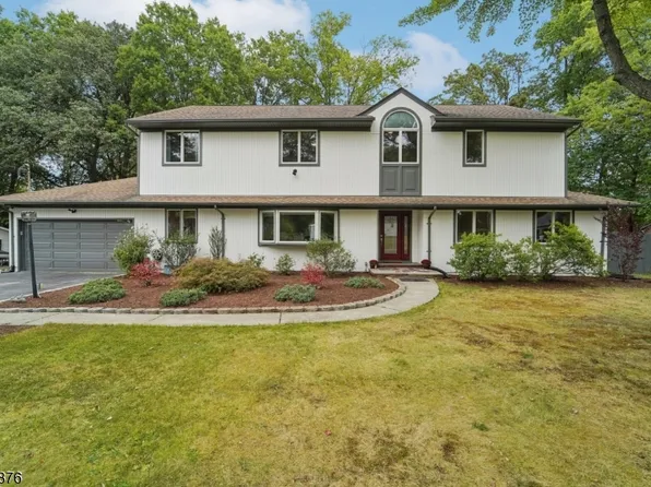 11 Nemic Ln, Hanover Twp., NJ 07981