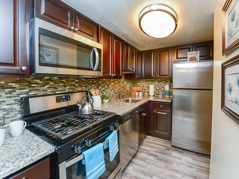 Sherwood Crossing Apartments and Townhomes
