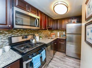 Sherwood Crossing Apartments and Townhomes, Philadelphia, PA 19114