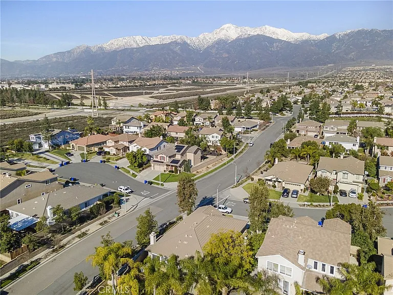 12211 Avon Ct — Photo 3