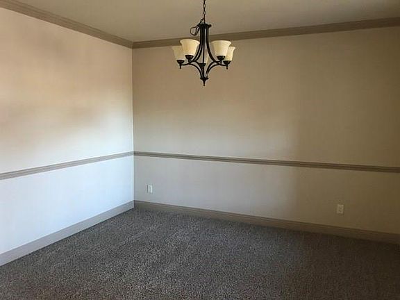 4th image of 104 Manor Ln