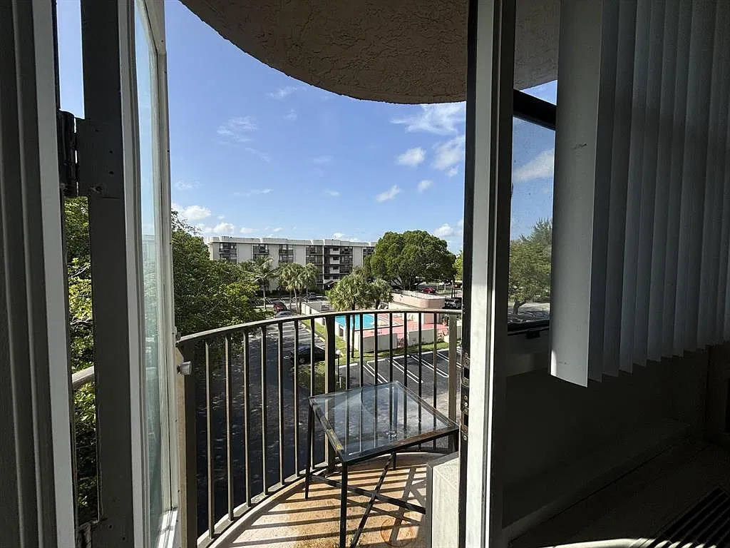 1 bed, 1.0 bath, 619 sqft, $1,400 — Photo 1