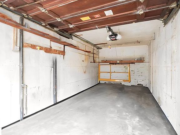 3rd image of 1873 W 4th St