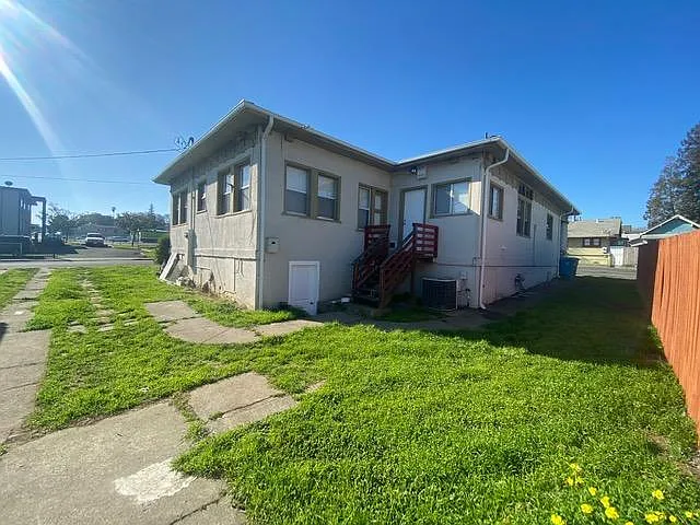 102 Broadway St — Photo 33