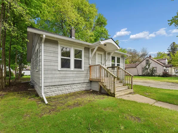 1135 Lavette Ave, Benton Harbor, MI 49022
