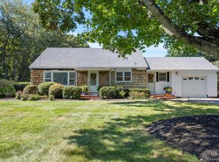 33595 Main Rd, Cutchogue, NY 11935